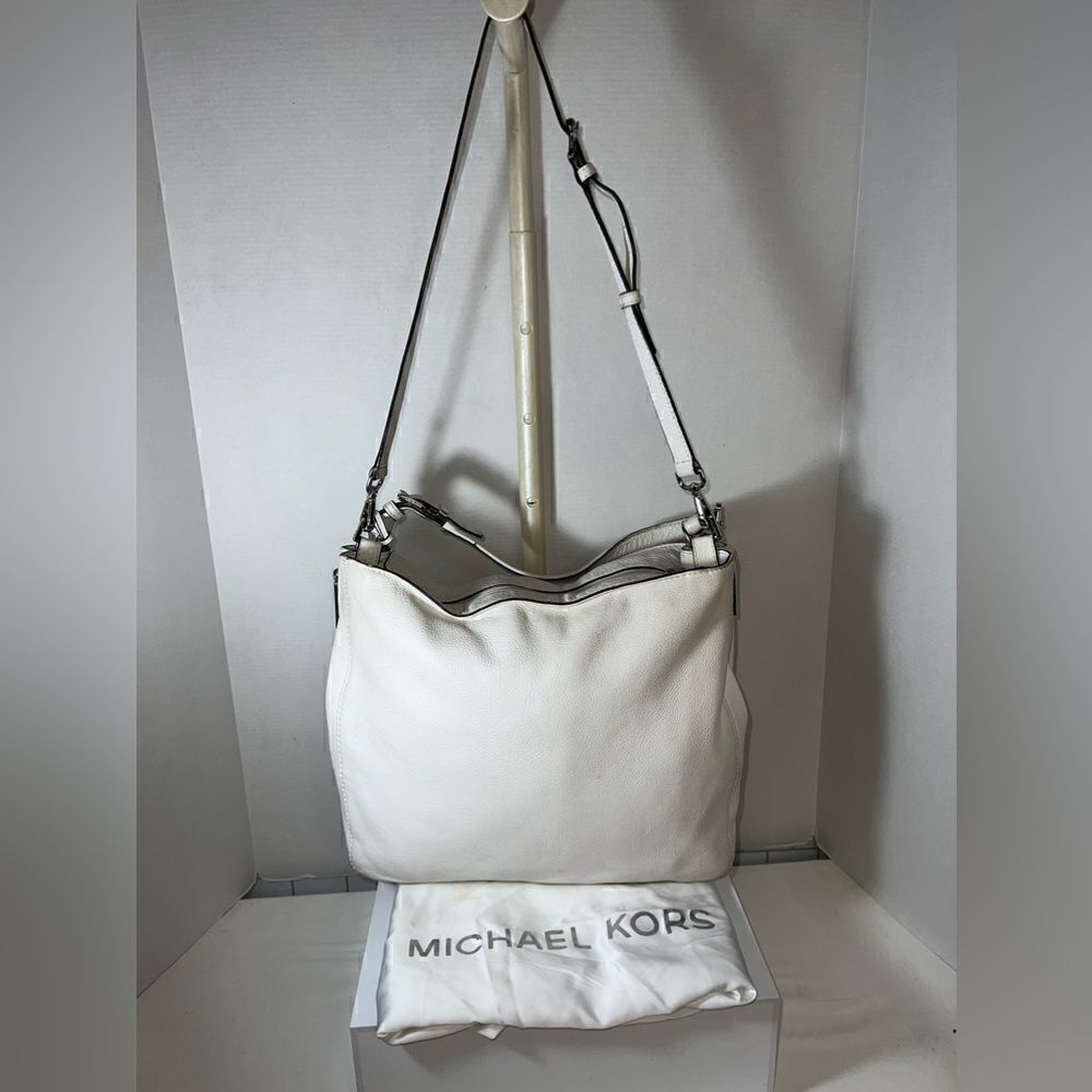 Micheal Kors Large Hobo - Picture 4 of 9